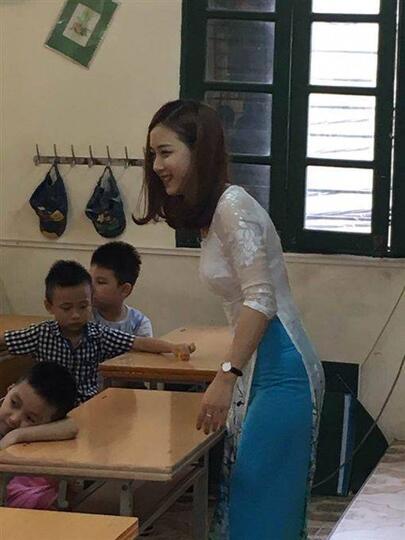 Wah Guru SD ini "Kawai" Banget gan, bikin ane rajin nganter anak sekolah..