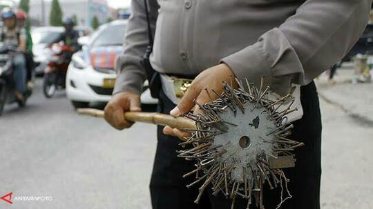 Tukang Tambal Ban, Pahlawan Sekaligus Musuh Pengguna Jalan Raya