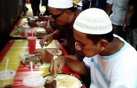 7 Kebiasaan Orang Indonesia Tapi Di Anggap Aneh Oleh Orang Luar