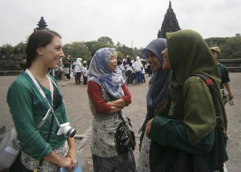 7 Kebiasaan Orang Indonesia Tapi Di Anggap Aneh Oleh Orang Luar