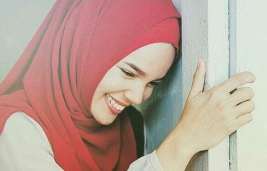 Cantiknya Bikin Adem, Ini Artis Indonesia Mualaf yang Memutuskan Berhijab