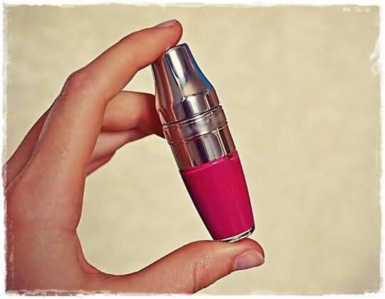 Lips Gloss VS  Lipstick, Sista Pilih yang Mana? 