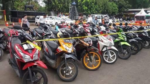 Motor Ini Parkir 2 Tahun Lebih di Bandara, Pemiliknya ke Mana?