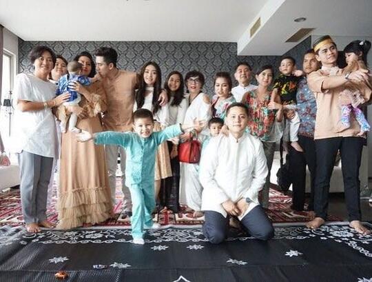 Beda Keyakinan, 8 Potret Setia Wilona Temani Verrel Rayakan Lebaran