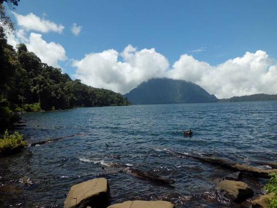 Jangan coba-coba buat berenang di danau angker ini!