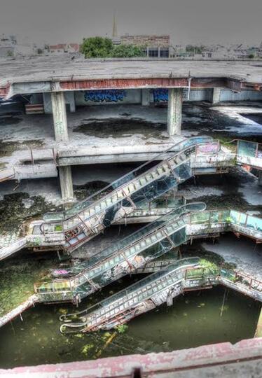 Unik !! Mall Berubah Jadi Sarang Ikan