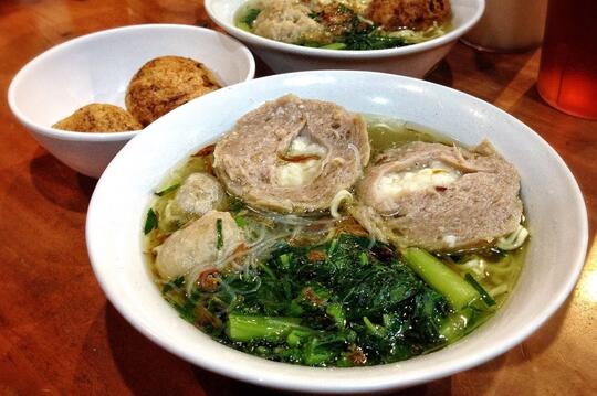 10 Warung Bakso Maknyos, Yuk Mampir Kuliner di Kelapa Gading!