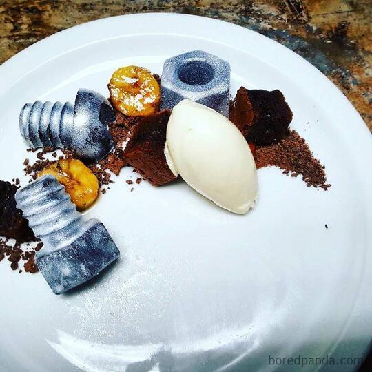 10 Dessert Berbentuk Benda Sehari-hari Ini Bikin Bingung. Bisa Dimakan Nggak Sih?