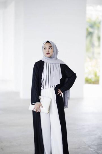 Waktu Nggak Terbuang Lagi Saat Pilih Warna Hijab. Coba Pakai Sesuai Bulan Kelahiranmu