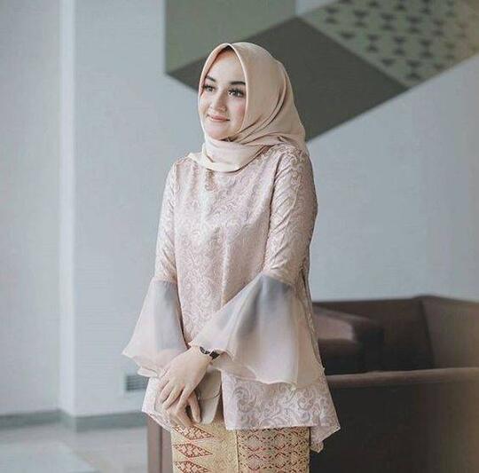 Waktu Nggak Terbuang Lagi Saat Pilih Warna Hijab. Coba Pakai Sesuai Bulan Kelahiranmu