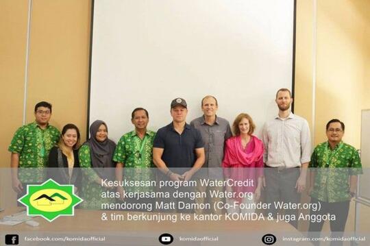Ke Indonesia, Matt Damon Kunjungi Koperasi