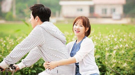 6 Alasan Cewek Mungil Adalah Pacar yang Tak Boleh Disia-siakan. Cowok Makin Sayang