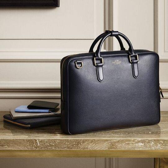 Loakin Aja Ransel Belelmu, Ganti dengan Tas Kece Ini buat Kerja ke Kantor!