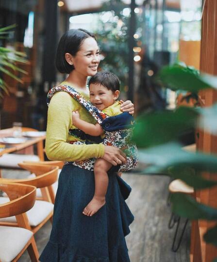 Calon Mama Muda Kudu Tahu 9 Gendongan Bayi Kekinian Ini. Baby Nyaman, Mama Cetar!