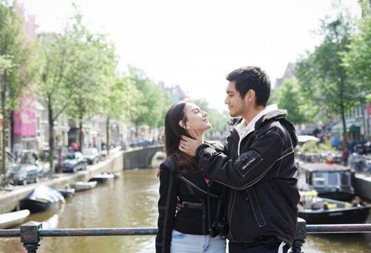 Masih Pacaran, Gaya Liburan 8 Selebritis Ini Udah Kayak Pasangan Lagi Honeymoon