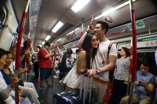 Masih Pacaran, Gaya Liburan 8 Selebritis Ini Udah Kayak Pasangan Lagi Honeymoon