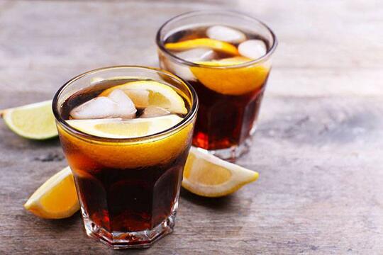 Jangan Ngaku Pecinta Kopi kalau Belum Coba Es "Kaffelemonad" Swedia. Gini Bikinnya!