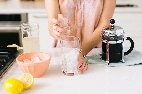 Jangan Ngaku Pecinta Kopi kalau Belum Coba Es "Kaffelemonad" Swedia. Gini Bikinnya!