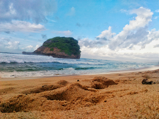 Nyobain Camping Di Pantai Ngudel Malang Saat Malam Tahun