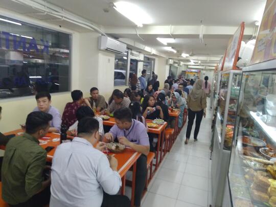 Kehidupan Bawah Tanah Ala Bisnismen Jakarta (makan siangnya)