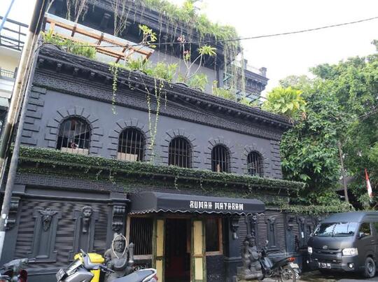 Penjaga Rumah sebut Tak Ada Rumah Ahmad Dhani yang Dijual