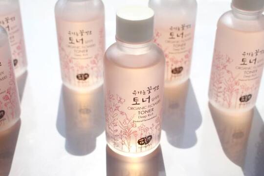 Glass Skin, Kulit Sebening Kaca yang Jadi Tren Baru Wanita Korea. Mau Ikuti Resepnya?
