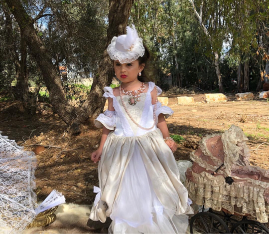 Ini Mia, Fashionista Cilik Berambut ‘Singa’ yang Populer di Instagram