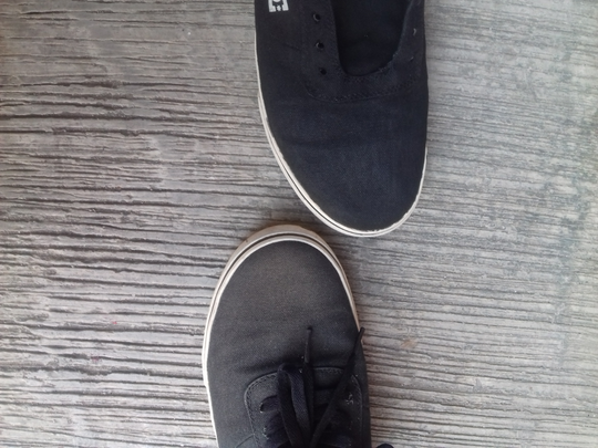 Sepatu Kamu Pudar? Jangan Dibuang, Di Repaint Pake Spidol Aja Gansis.!!