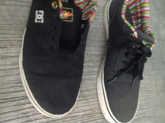 Sepatu Kamu Pudar? Jangan Dibuang, Di Repaint Pake Spidol Aja Gansis.!!