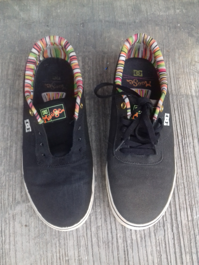 Sepatu Kamu Pudar? Jangan Dibuang, Di Repaint Pake Spidol Aja Gansis.!!