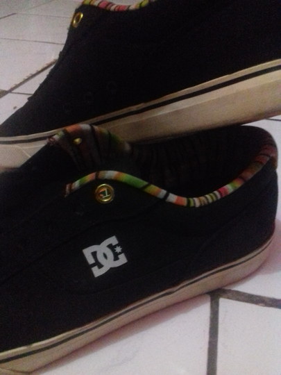 Sepatu Kamu Pudar? Jangan Dibuang, Di Repaint Pake Spidol Aja Gansis.!!