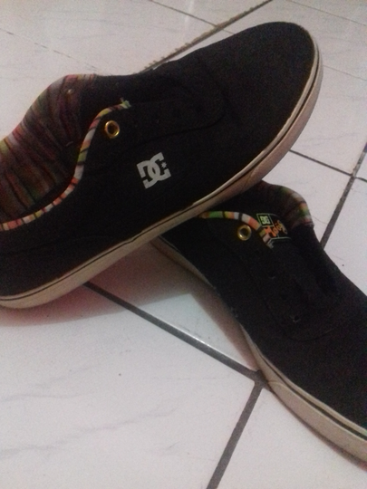Sepatu Kamu Pudar? Jangan Dibuang, Di Repaint Pake Spidol Aja Gansis.!!