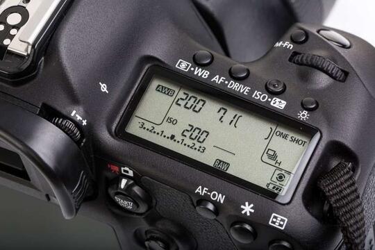 Tips dan Trik Memotret Menggunakan DSLR di Malam Hari #AslinyaLo