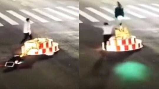 SAVAGE! Lampu Merah "DIHANCURIN" Karena Kesal,Pria Ini DITANGKAP POLISI!