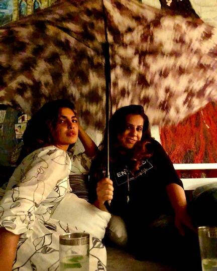 Curi 8 Gayanya Priyanka Chopra Ini! Nggak Terbuka, Cocok sama Budaya Ketimuran