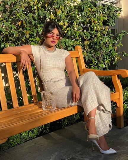 Curi 8 Gayanya Priyanka Chopra Ini! Nggak Terbuka, Cocok sama Budaya Ketimuran