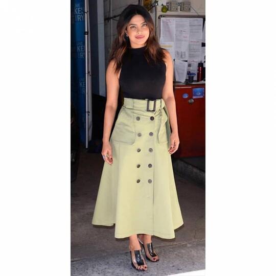 Curi 8 Gayanya Priyanka Chopra Ini! Nggak Terbuka, Cocok sama Budaya Ketimuran