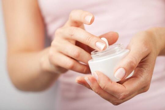 Hindari 7 Kesalahan Ini Ketika Pakai Moisturizer Kalau Mau Wajahmu Baik-baik Saja