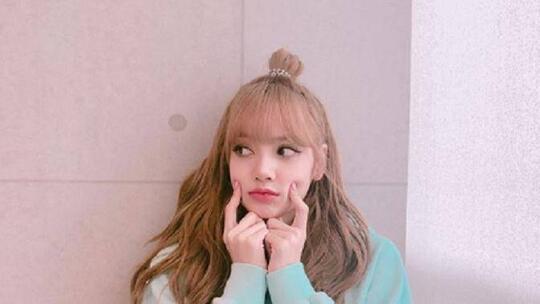 Rahasia Wajah Sehat dari Lisa BLACKPINK. Cantik dari Lahir Aja Nggak Cukup!