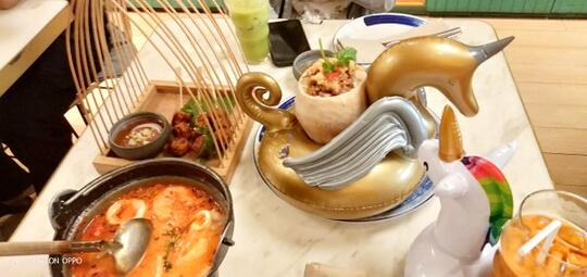 Nyicipin Makanan Khas Thailand di Tempat Super Instagramble Sehabis Gajian