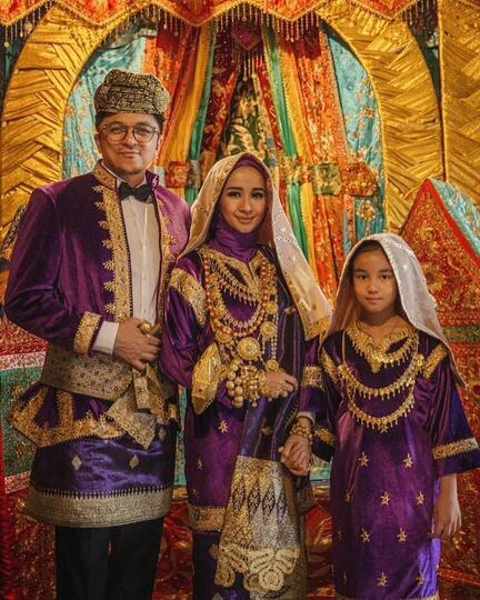 10 Inspirasi Baju Pengantin Adat Minang Yang Syari Bak