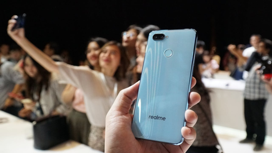 Realme 2 Pro Usung Baterai Jumbo 3500 mAh