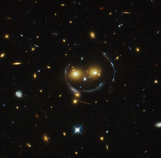 Melihat Masa Lalu Alam Semesta Dengan Lensa Gravitasi
