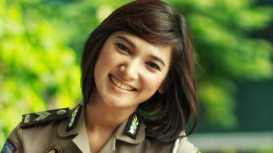7 BIDADARI DIKUTUK HINGGA BERPROFESSI ANTI MAINSTREAM
