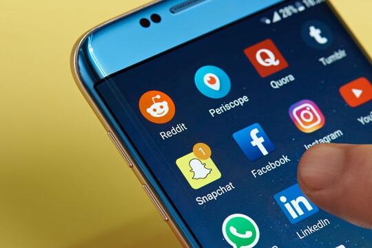 Ini Alasan Masih Pake Facebook Versi Ane, Gansis Juga??
