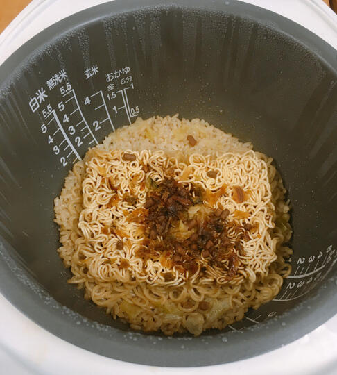 Begini Jadinya Kalo Mie Instan Dimasak Bareng Nasi