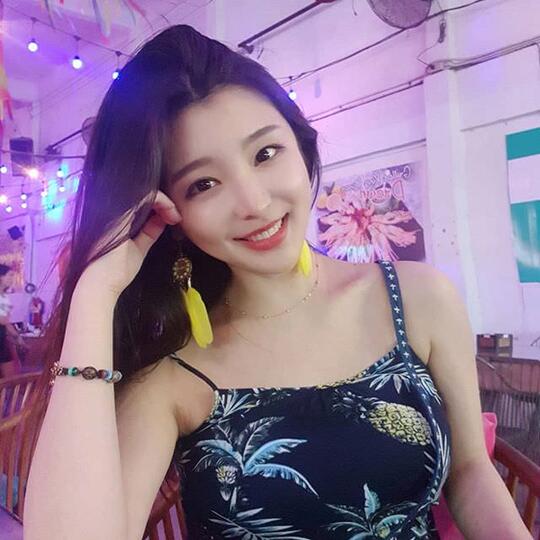 Viral !! Dosen Cantik & Seksi Asal Korea Ini Membuat Banyak Mahasiswa Rajin Ke Kampus