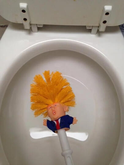 GOKIL! Orang Ini Jualan Sikat WC Donald Trump, Dan LAKU Gan!