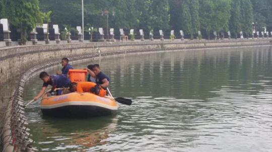 Duh! TIM SAR Keringkan Danau Gara-Gara "LELUCON" Kabar HOAX~!