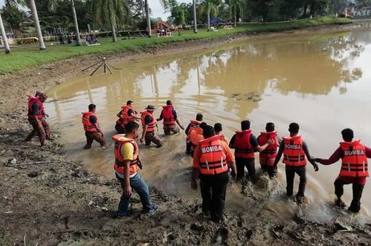 Duh! TIM SAR Keringkan Danau Gara-Gara "LELUCON" Kabar HOAX~!
